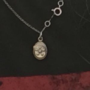 ISO Small oval flower locket